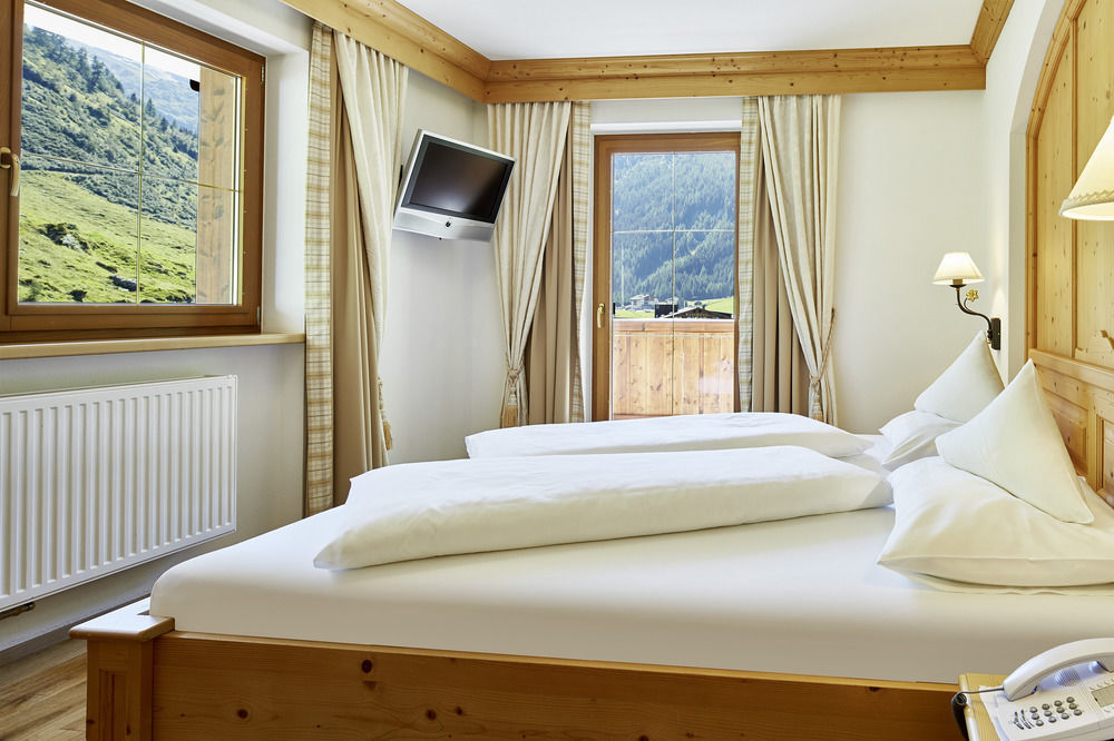 Hotel Alpenhof Тукс Экстерьер фото