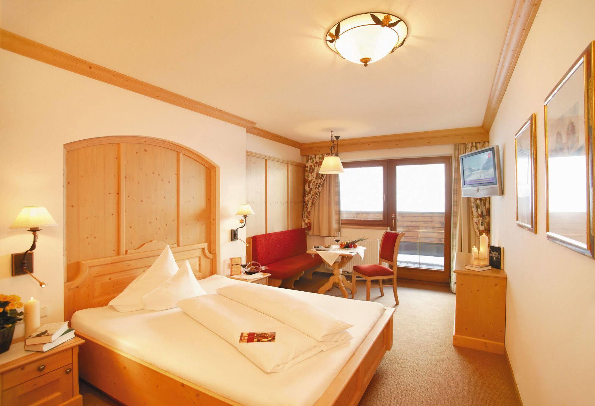 Hotel Alpenhof Тукс Экстерьер фото