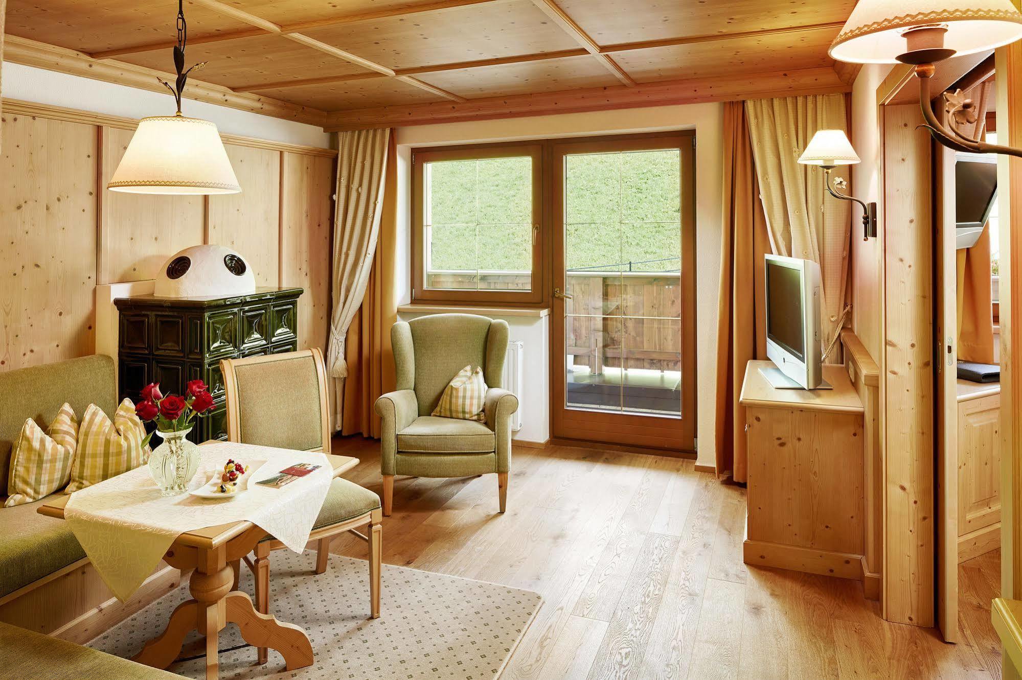 Hotel Alpenhof Тукс Экстерьер фото